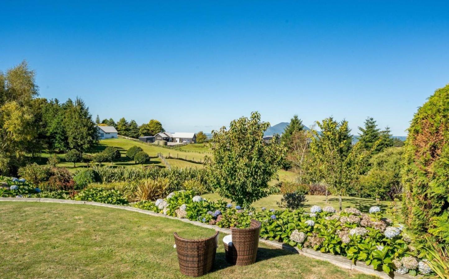 Mountviews Lodge Taupo Exterior foto