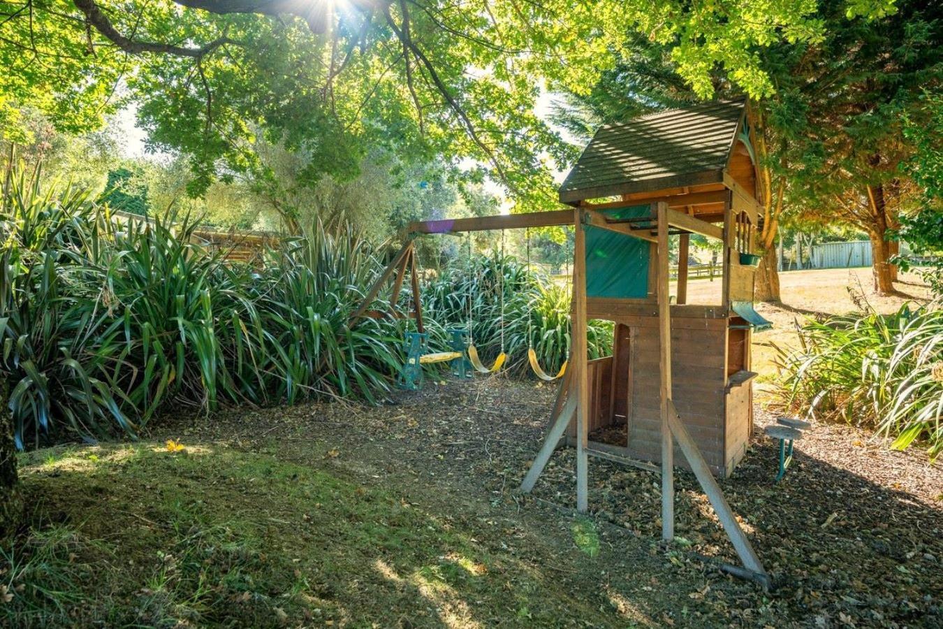 Mountviews Lodge Taupo Exterior foto